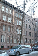 107 W 68th St in New York, NY - Building Photo - Building Photo