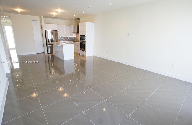 6415 NW 102nd Path in Doral, FL - Building Photo - Building Photo
