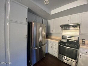 609 Via Novella in Oak Park, CA - Building Photo - Building Photo