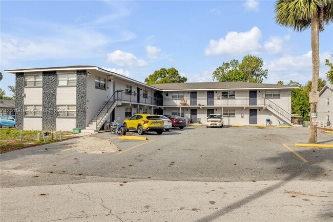 property at 313 Country Club Oval