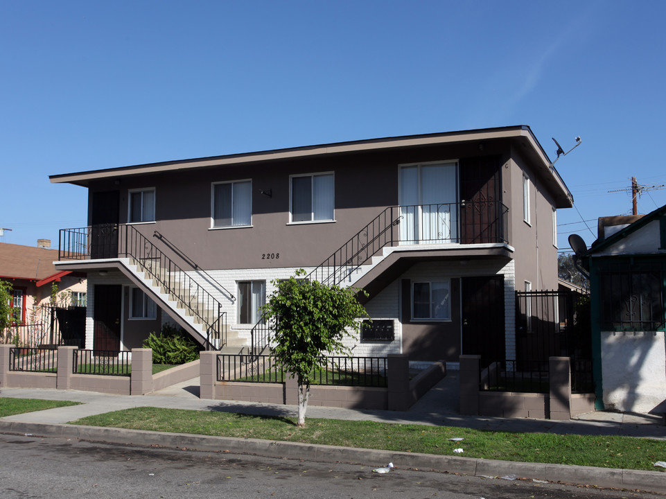 2208-2210 Elm Ave in Long Beach, CA - Building Photo