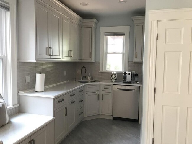 237 Winchester St in Brookline, MA - Building Photo - Building Photo