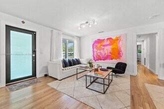 7300 SW 107th Terrace in Miami, FL - Building Photo - Building Photo