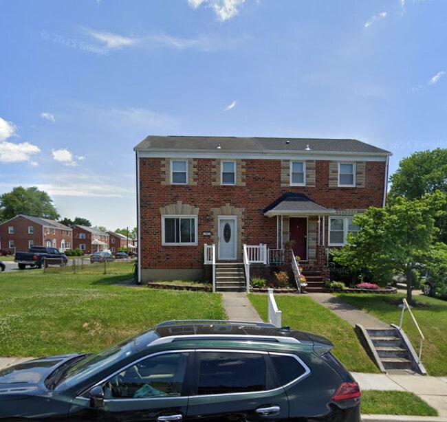 property at 211 Lyndale Ave