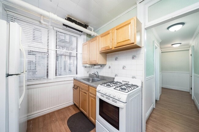 179 Manhattan Ave, Unit BR in Jersey City, NJ - Building Photo - Building Photo