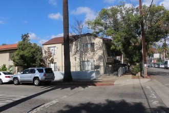 143 N Maple St in Burbank, CA - Building Photo - Building Photo