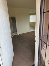 22403 1/2 S Figueroa St in Carson, CA - Foto de edificio - Building Photo