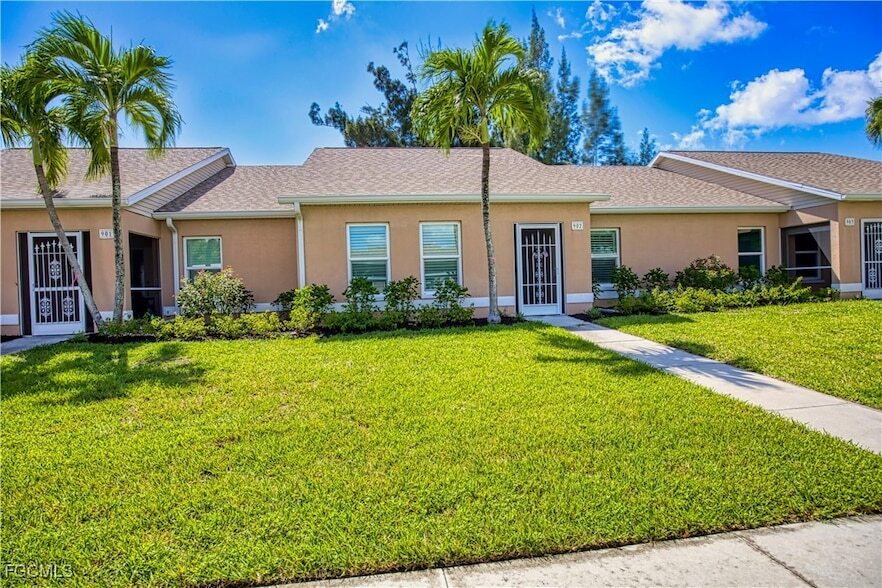 16840 Sanibel Sunset Ct, Unit 902 in Ft. Myers, FL - Foto de edificio