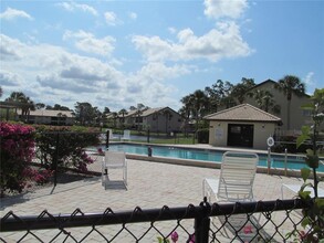 310 Mission Trail N in Venice, FL - Foto de edificio - Building Photo