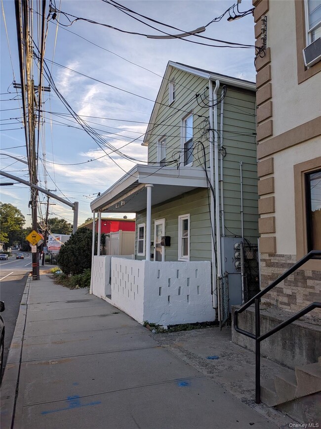 90-92-92 W Railroad Ave in West Haverstraw, NY - Building Photo - Building Photo