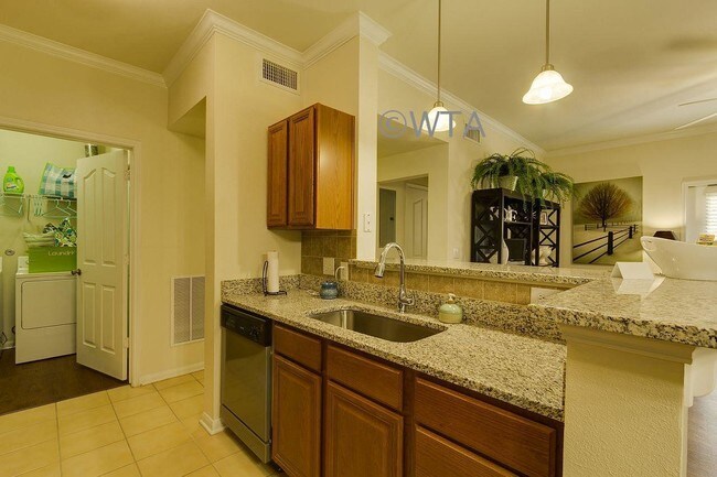 9914 Military Dr W in San Antonio, TX - Building Photo - Building Photo
