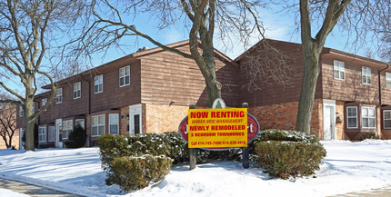 Juniper Court Apartments in Milwaukee, WI - Building Photo - Building Photo