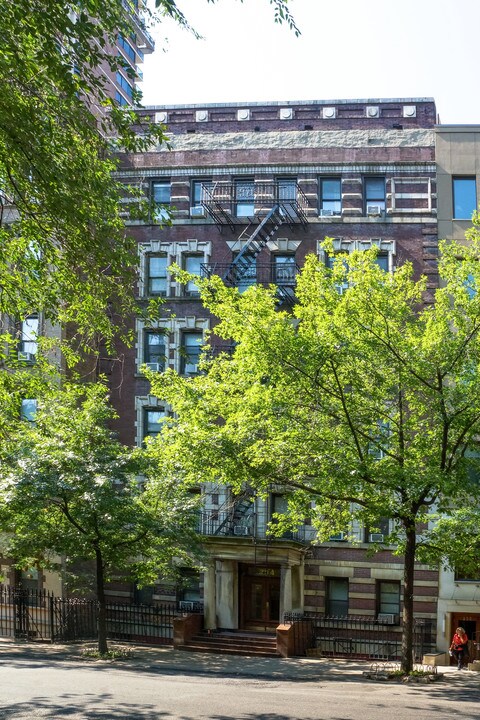 234-242 E 50th St in New York, NY - Foto de edificio
