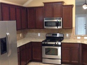 1921 Autumn Run Ln in Round Rock, TX - Foto de edificio - Building Photo