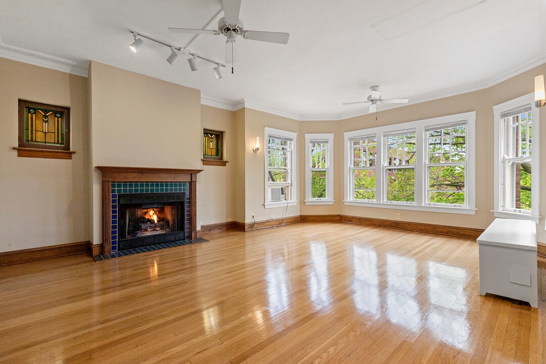 6645 N Greenview Ave in Chicago, IL - Building Photo