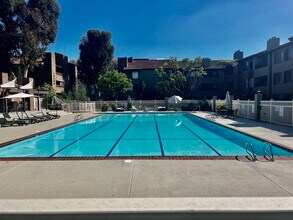 10225 Caminito Cuervo, Unit 126 in San Diego, CA - Foto de edificio - Building Photo