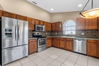 8084 Santee Dr in Kissimmee, FL - Foto de edificio - Building Photo