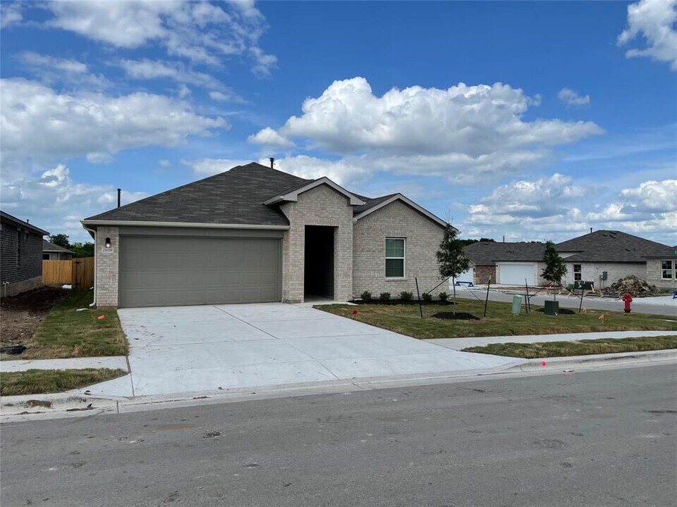21028 Price Daniel Dr in Manor, TX - Building Photo