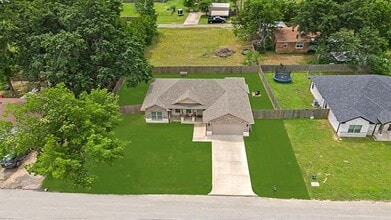 412 Stadium Ln in Van, TX - Building Photo - Building Photo
