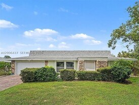 1510 New Bedford Dr in Sun City Center, FL - Building Photo
