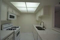 15007 Burbank Blvd, Unit 204 in Los Angeles, CA - Building Photo - Building Photo