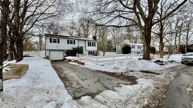 24 Greenwood Dr in South Kingstown, RI - Building Photo - Building Photo