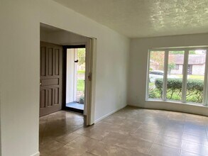 10126 Trade Winds Dr in Houston, TX - Building Photo - Building Photo