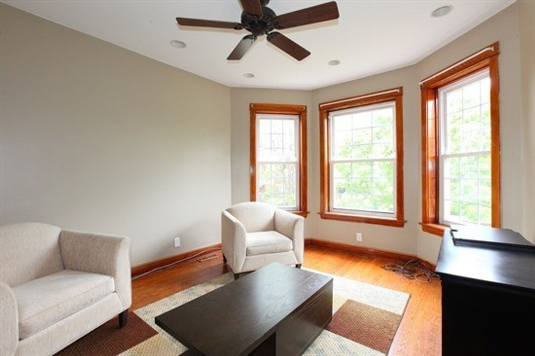 3917 N Sawyer Ave in Chicago, IL - Building Photo