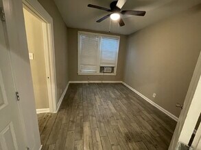 204 E Dewey Pl in San Antonio, TX - Building Photo - Building Photo