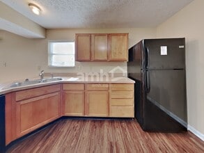 8046 Wichita Hill Dr in Indianapolis, IN - Building Photo - Building Photo