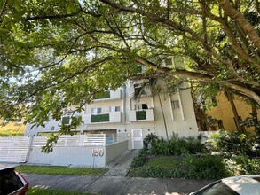 130 Mendoza Ave in Coral Gables, FL - Building Photo - Building Photo