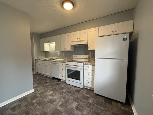 1210 Clear Ridge Ln in Radcliff, KY - Building Photo - Building Photo