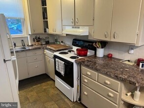 37 N Clinton St in Doylestown, PA - Building Photo - Building Photo