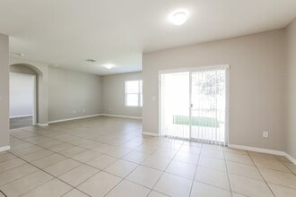 1005 SW 12th Ave in Cape Coral, FL - Building Photo - Building Photo
