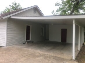 1211 Monroe St in Commerce, TX - Building Photo - Building Photo