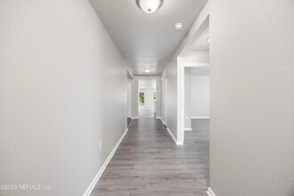 6853 Sandle Dr in Jacksonville, FL - Foto de edificio - Building Photo