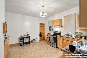 78 Hillside St, Unit 1 in Boston, MA - Foto de edificio - Building Photo