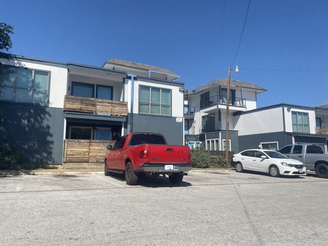 Cal West in Dallas, TX - Foto de edificio - Building Photo