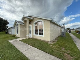 2362 Harbor Town Dr in Kissimmee, FL - Building Photo