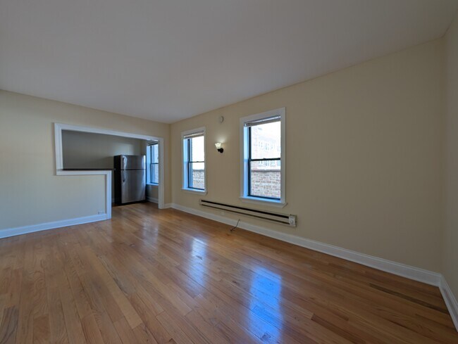 1350 N Dearborn St, Unit 606