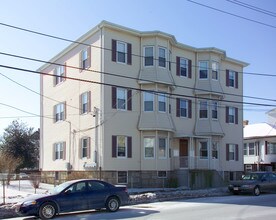 895 Bedford St in Fall River, MA - Building Photo - Building Photo