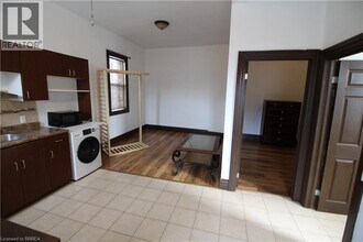 62 Dundas St in Brantford, ON - Building Photo - Building Photo