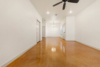 1918 Caspian Trl, Unit B in Killeen, TX - Foto de edificio - Building Photo