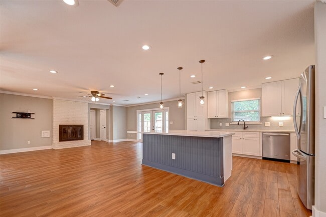 property at 10138 Hazelhurst Dr