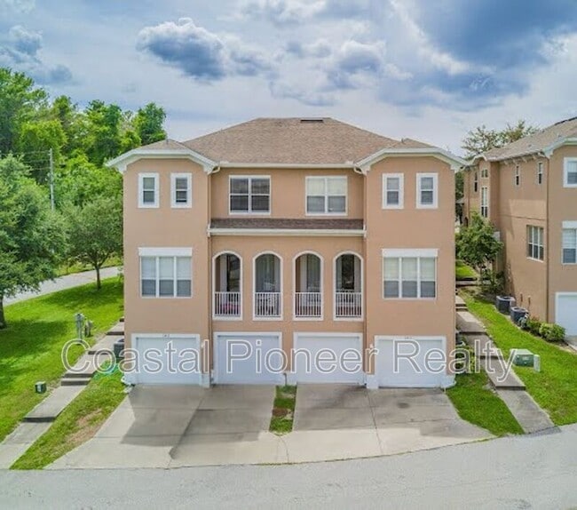 94 S Highland Ave in Tarpon Springs, FL - Building Photo - Building Photo