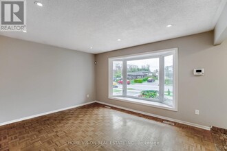 1026 Forestwood Dr in Mississauga, ON - Building Photo - Building Photo