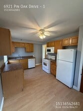 6921 Pin Oak Dr in Cincinnati, OH - Building Photo - Building Photo