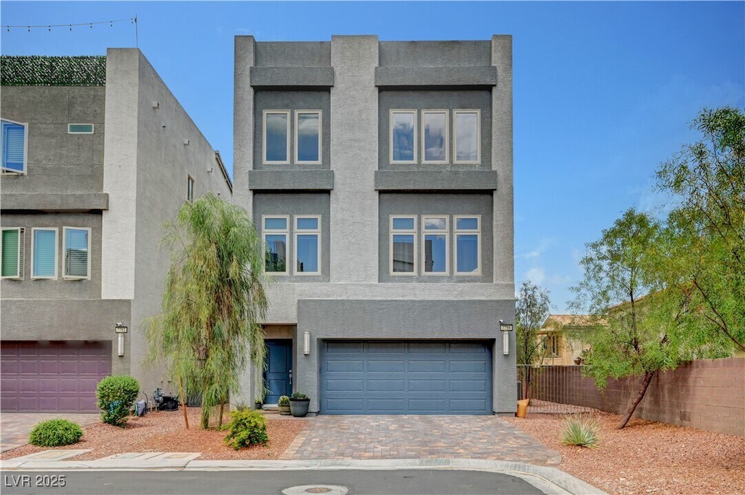 7756 Seville Estates Ct in Las Vegas, NV - Foto de edificio