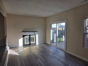 1100 Clear Springs Rd in Virginia Beach, VA - Foto de edificio - Building Photo