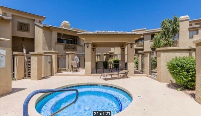 1880 E Morten Ave, Unit 105 in Phoenix, AZ - Foto de edificio - Building Photo